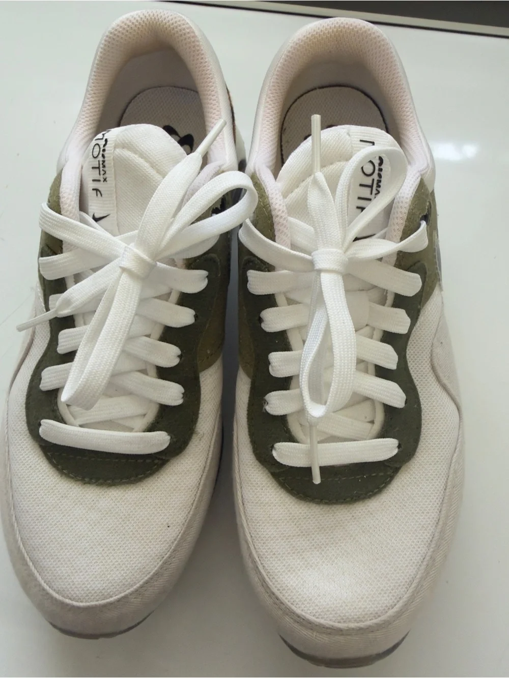 Nike women motif gs shoes size 7 women, 5.5 youth